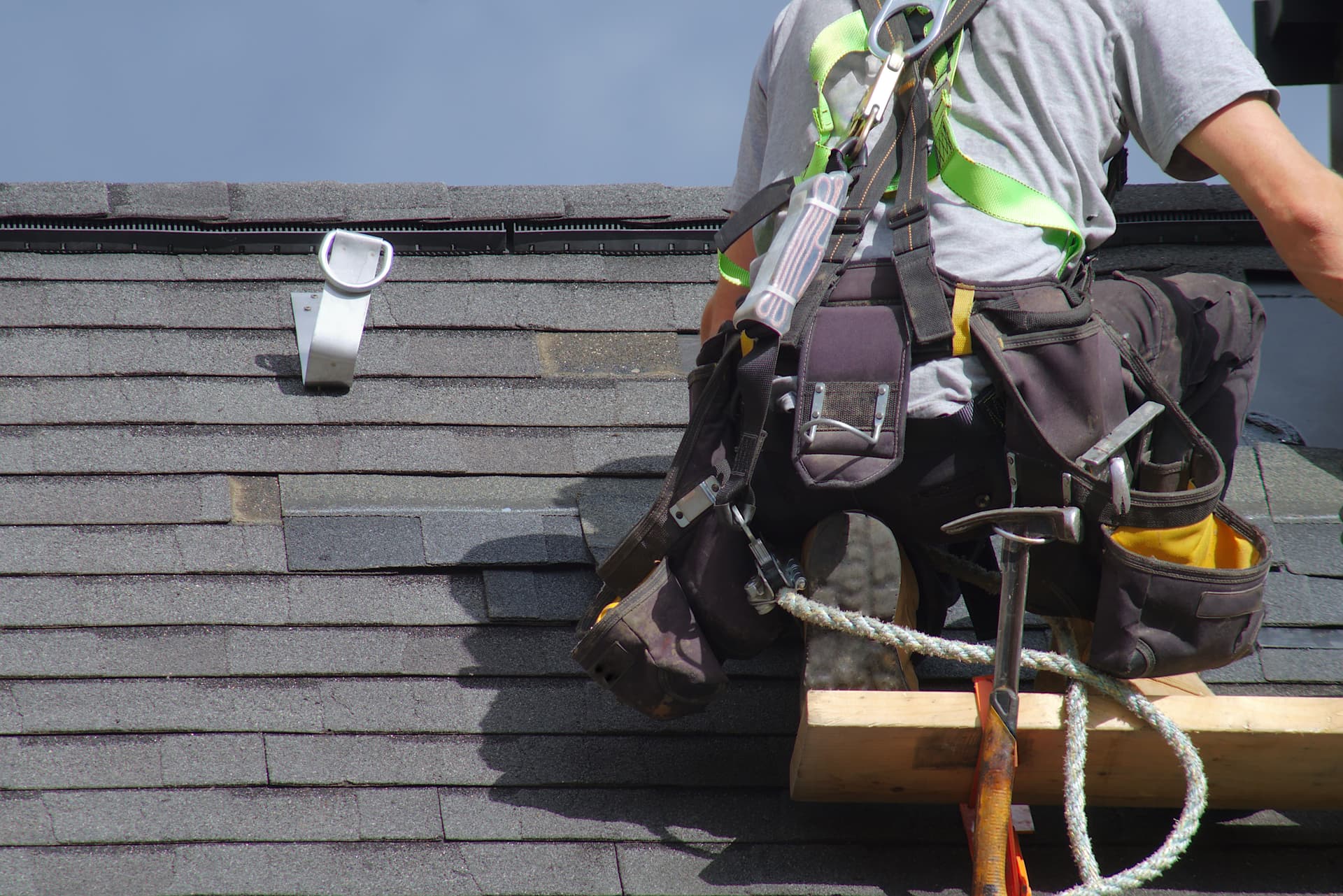 Why Hiring a Professional Roofing Contractor Matters image